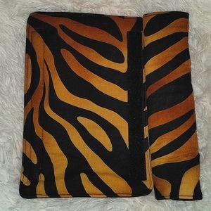 ❤️ 2 Car Seat Belt Covers Tiger Stripes NEW 🐯